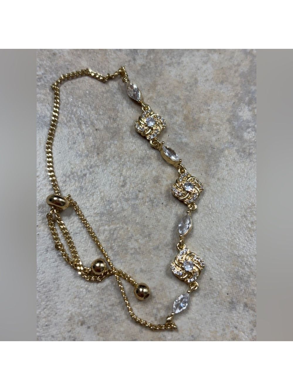 Pretty Bird Jewelry Elegant Gold Bracelet with rhinestones - Picture 3 of 4